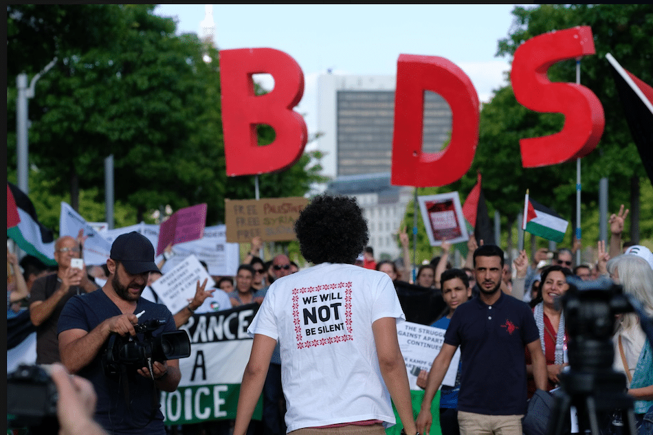 Omar Barghouti : « S’il y a jamais eu un moment pour boycotter Israël, c’est bien maintenant. »